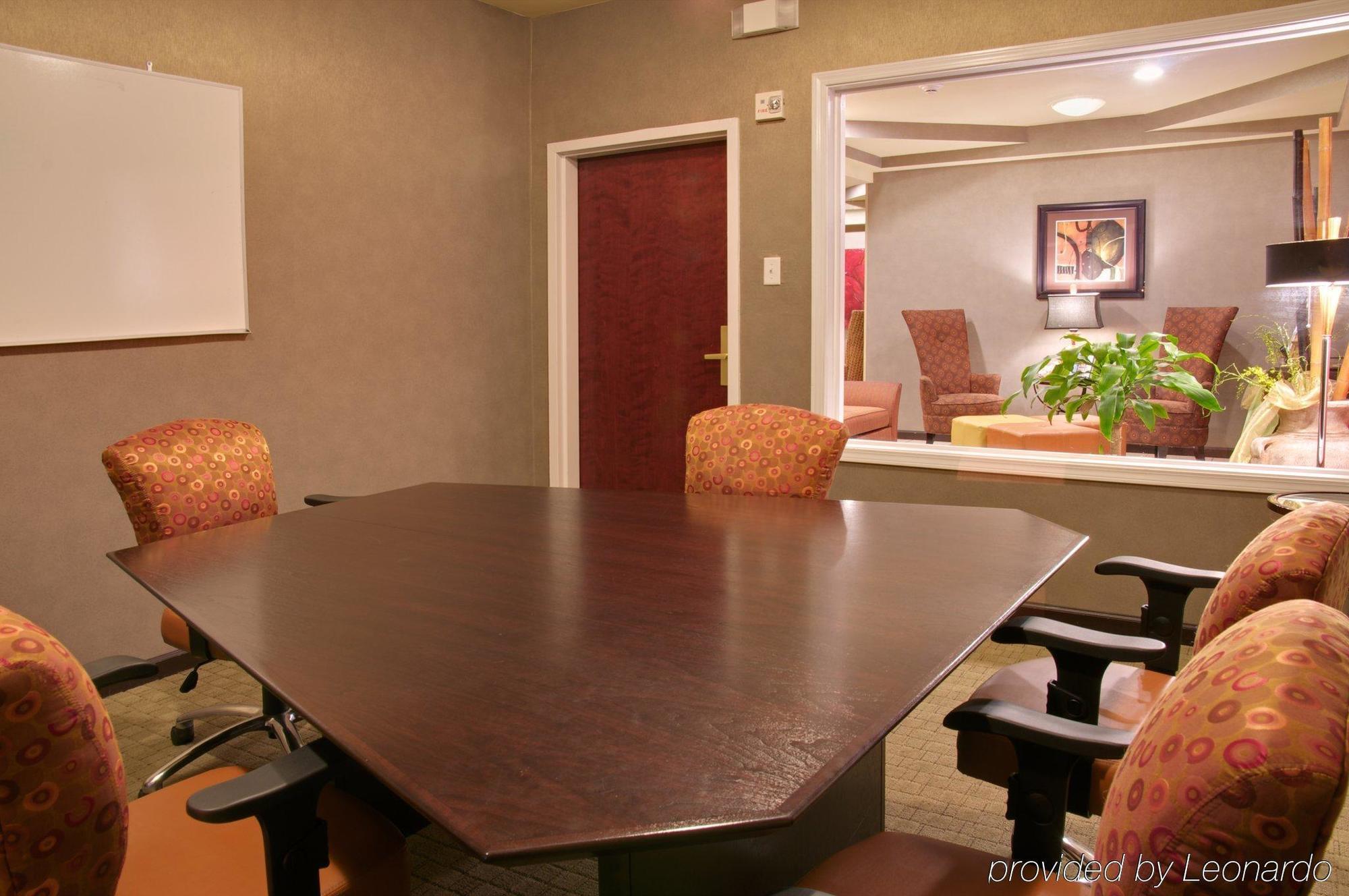 Holiday Inn Express & Suites Alexandria, An Ihg Hotel Instalações foto