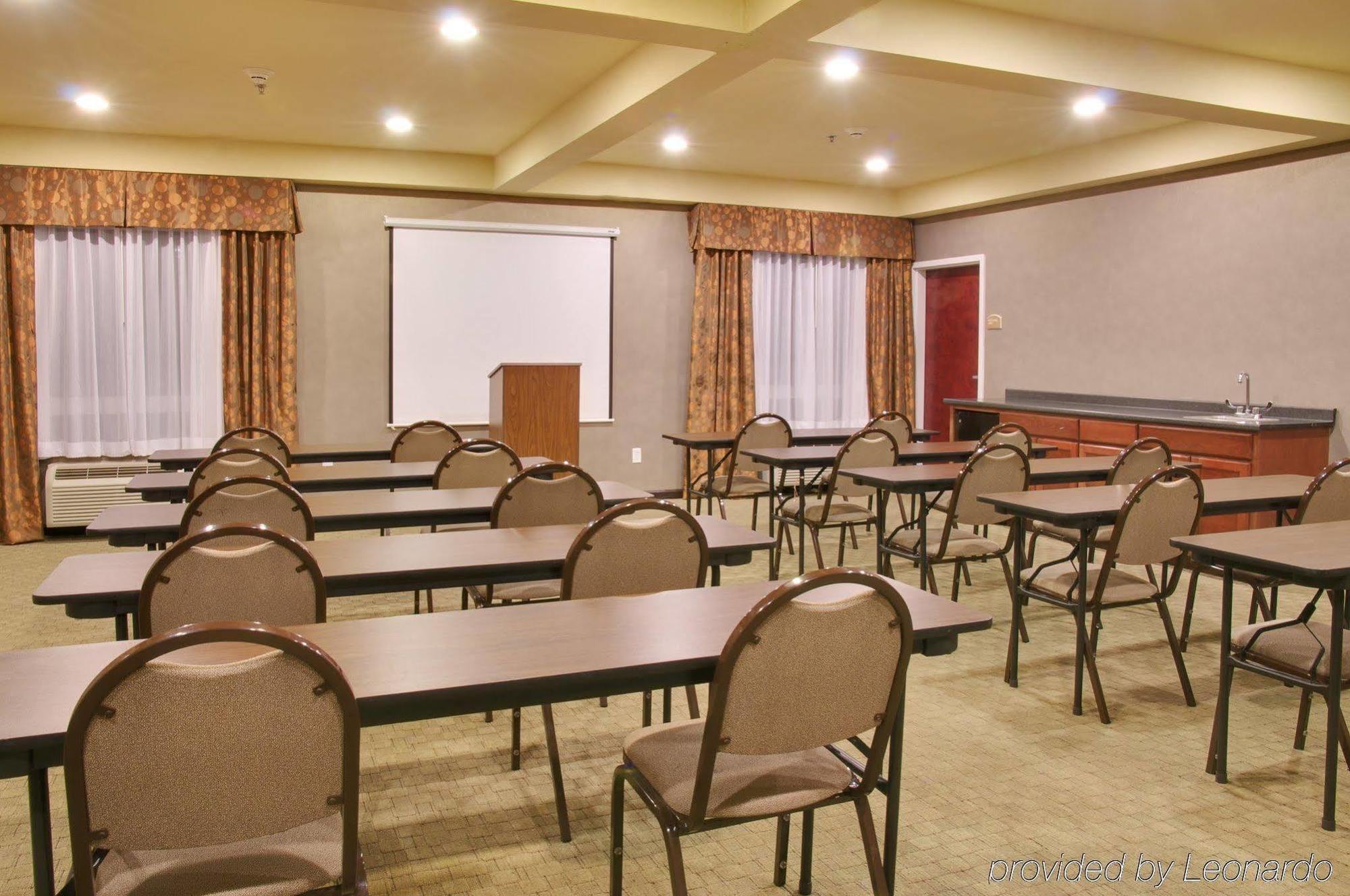 Holiday Inn Express & Suites Alexandria, An Ihg Hotel Instalações foto